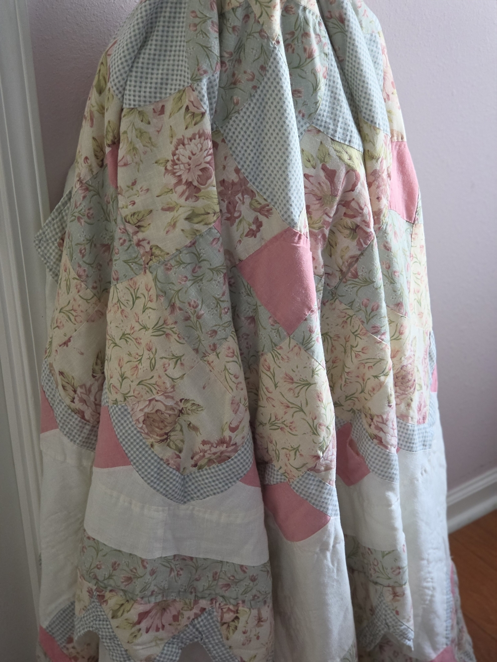 Floral Vintage Q Handmade Quilt Pink Green & Cream, Pastel - Picture 11 of 15
